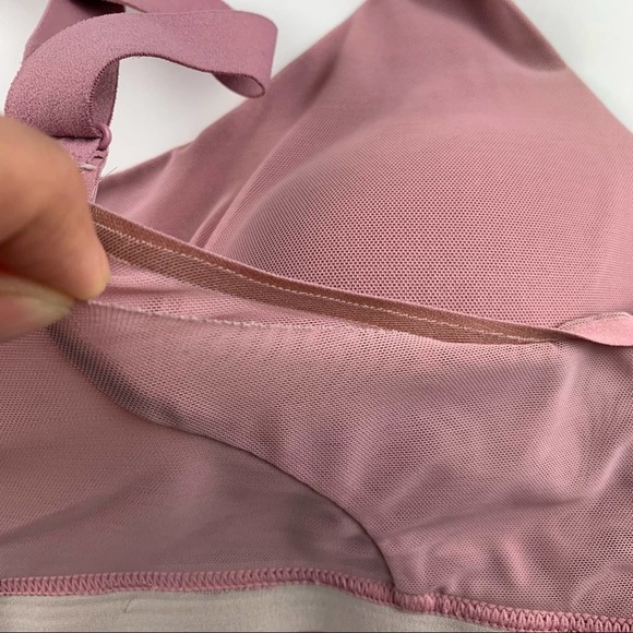 Victoria’s Secret Sports Bra 32D - Picture 6 of 9